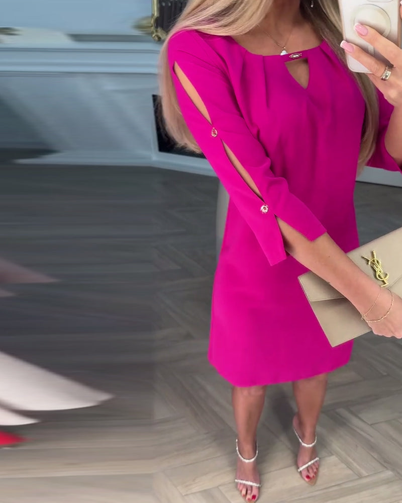 Elegantna, enobarvna, preprosta obleka v obliki črke V-SI