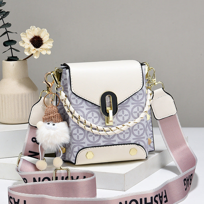 Moteriška madinga odinė rankinė per petį-LT