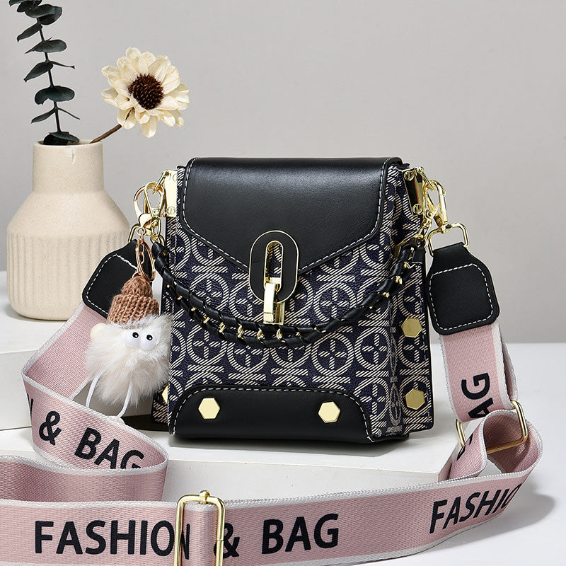 Moteriška madinga odinė rankinė per petį-LT