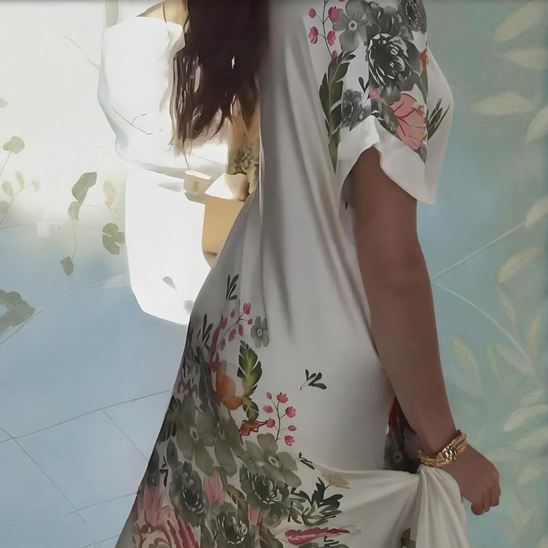 Laisva gėlėta suknelė su V formos iškirpte-LT